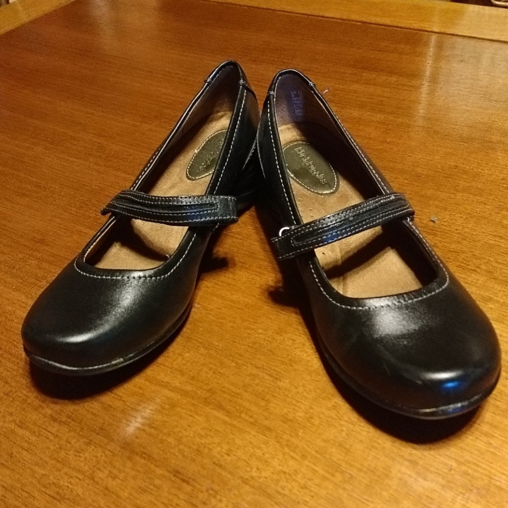 Hush puppies Mary jane shoes Any 10 items for $20!